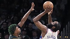 James Harden (vlevo) p�inesl dal�í rozruch do vztah� mezi NBA a �ínou.