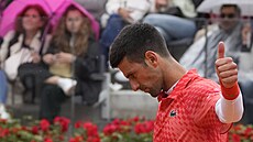 Novak Djokovi proívá zápas na turnaji v ím.