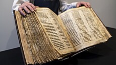 Ve Spojených státech vydraili nejstarí tém kompletní hebrejskou bibli za 38...