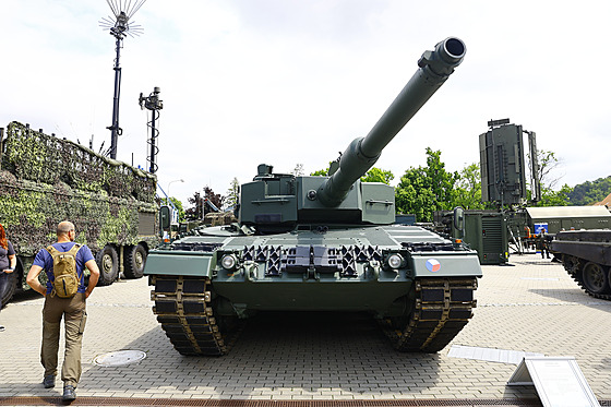 Tank Leopard 2A4, který se nyní dostal do výzbroje AR jako náhrada za tanky...