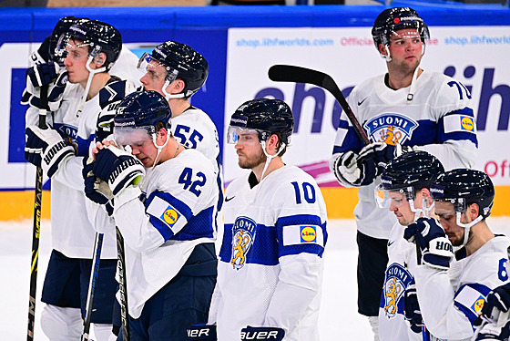 Zklamaní Finové po vyřazení ve čtvrtfinále domácího světového šampionátu.