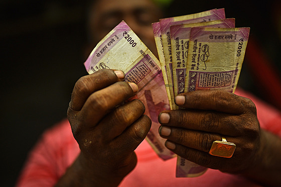 Indické bankovky, které budou staeny z trhu (24. 5. 2023).