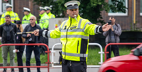Ostrava'da beş otomobilin karıştığı ve çok sayıda yaralanmanın olduğu kaza trafiği karmaşık hale getirdi