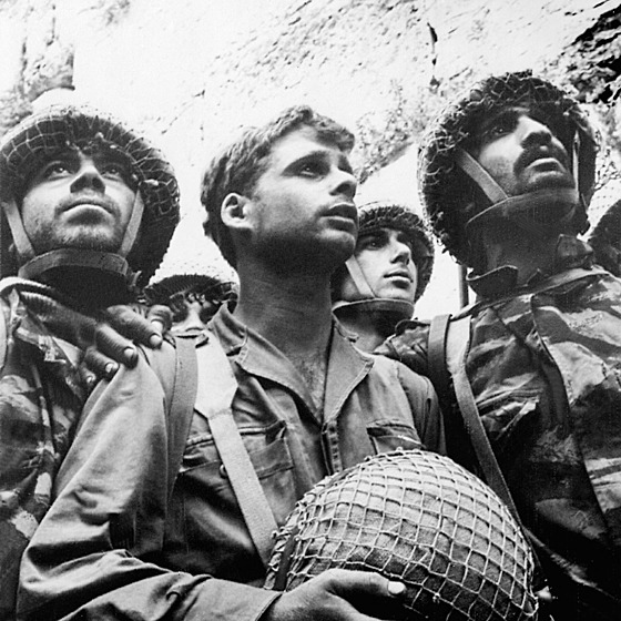 Výsadkáři u Zdi nářků (7. června 1967)