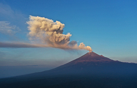 Erupce sopky Popocatépetl (18. kvtna 2023)
