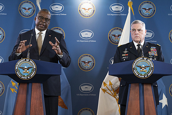 Ministr obrany USA Lloyd Austin a šéf amerického sboru náčelníků štábů Mark...