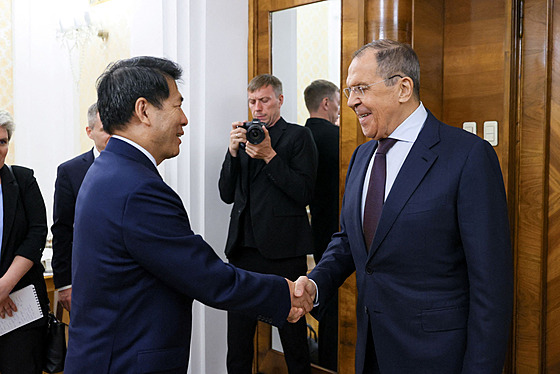 ínský emisar Li Chuej jednal v Moskv s ruským ministrem zahranií Sergejem...
