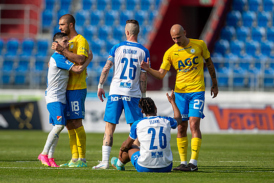 Fotbalisté Teplic a Baníku Ostrava po závreném hvizdu