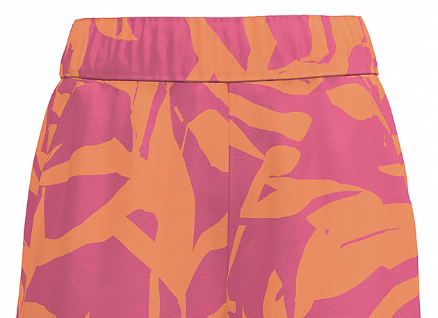 Květy i jemné pastely. To je ta pravá móda do slunečního svitu