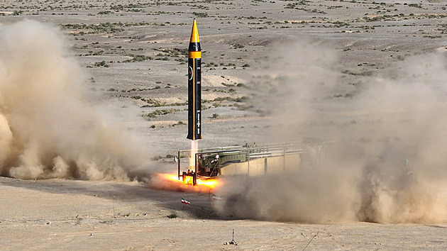 Írán ukázal novou generaci balistických raket, dolétnou do Izraele