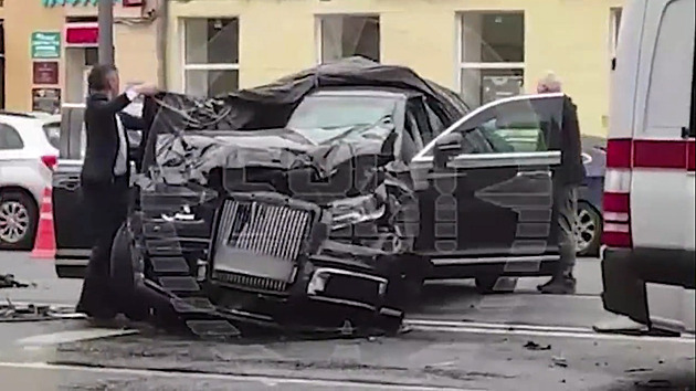 VIDEO: Vůz ruského patriarchy Kirilla měl v Moskvě nehodu, církev to popírá
