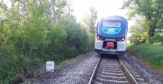 V Rumburku na Děčínsku se srazil vlak s autem, dva lidé zemřeli
