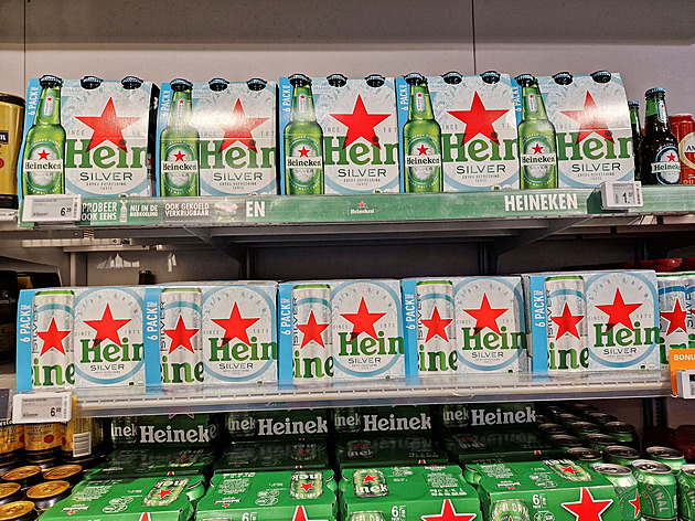 Bitva o lehké pivo pro USA. Heineken využívá obří trans průšvih Budweiseru