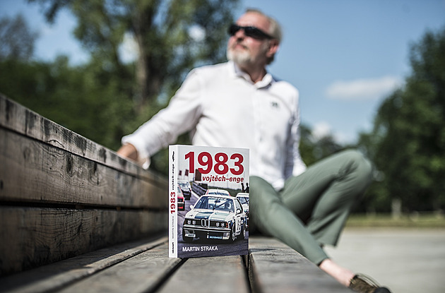 Závodění a filharmonie jsou podobné světy, říká komentátor a fotograf Straka