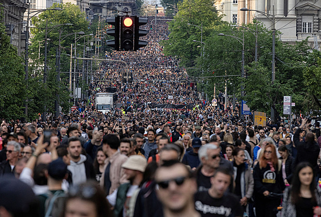 Jak dlouho potrvá srbské jaro? Vučić zvolil strategii, že nejlepší obranou je útok
