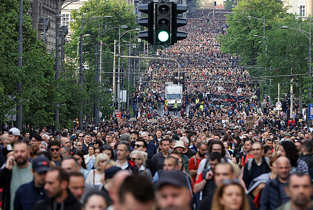 Srbsko ve varu. Hromadná vraždění vyvolala protesty a otřásají vládou