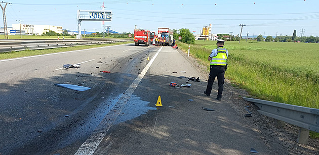 Na D2 u Brna se srazila dodávka s kamionem, záchranáři odvezli pět zraněných