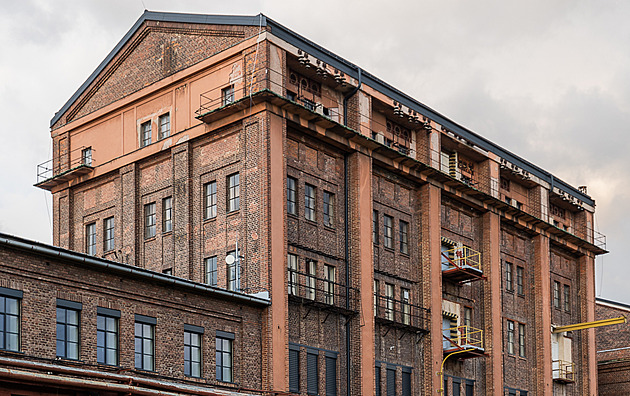 Kultura se dotovat musí, vysvětluje ředitel obří galerie v Trutnově