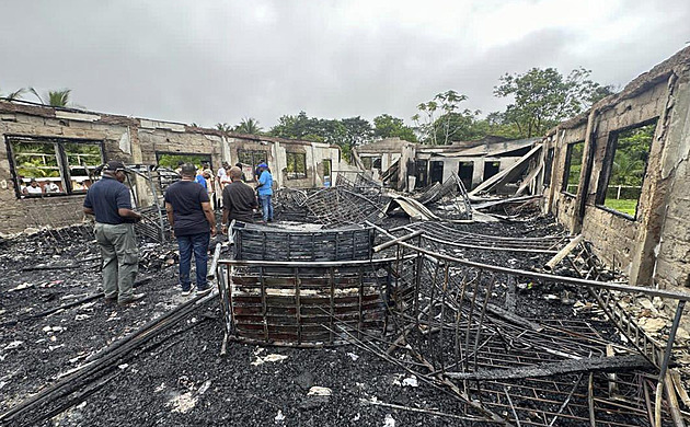 Při požáru v internátu zemřelo 19 dívek. Byl úmyslný, uvedla guyanská policie