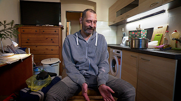 Kde chyběla ženská ruka a chlapa drtil sentiment, zavládly chaos a špína