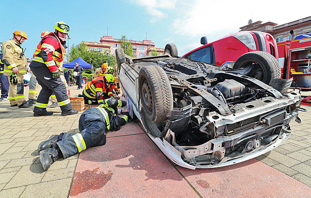 Při vyprošťování lidí z havarovaného automobilu je důležitá každá vteřina