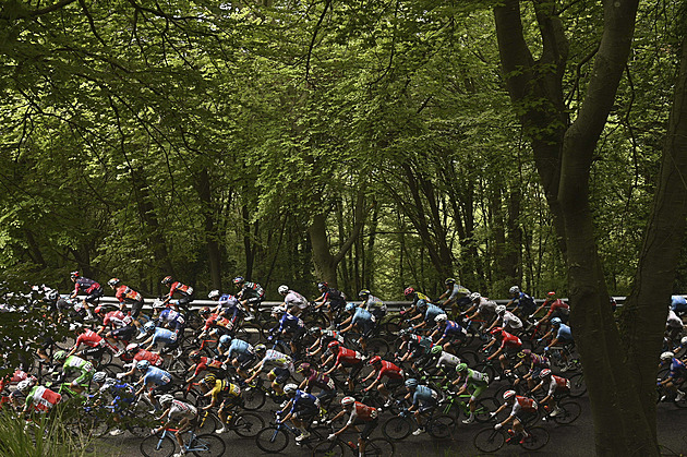 Šílené Giro. Outsider vede, nemocných přibývá, sopka je před výbuchem