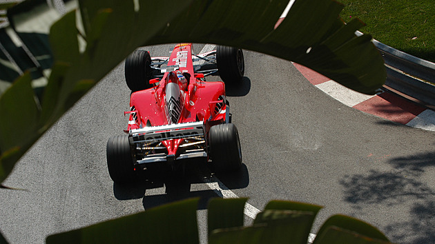 PITWALK S KAROLINOU: Formulové bingo a Ferrari jako fotbalová Sparta