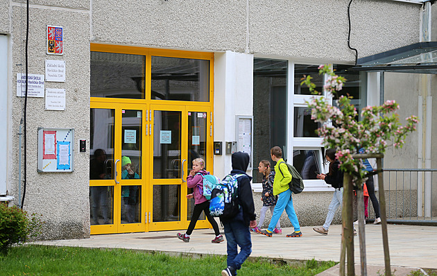 Přes 1,5 milionu školáků je zpět v lavicích. Vítal je prezident, premiér i ministr