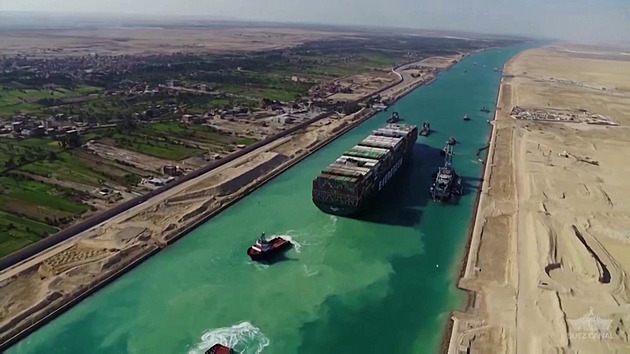 Egypt zdraží průjezd lodí Suezským průplavem, dohání ztráty z útlumu dopravy