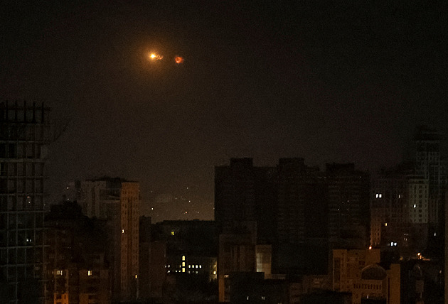 Z Kyjeva a Dnipra se ozývají exploze, poplach je vyhlášený po celé zemi