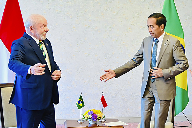 Tlačte na Rusko a nezbrojte, vyzývá G7 Čínu. Nechte nás být, odvětil Peking