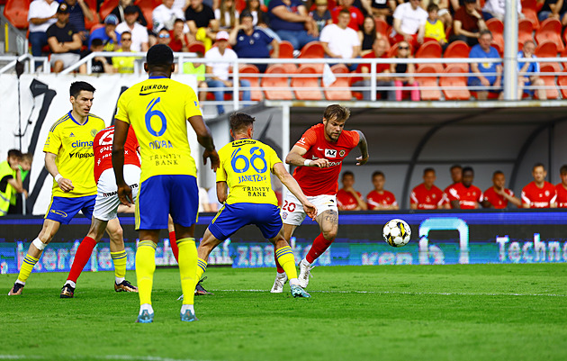 Brno - Zlín 0:0, remíza stvrdila domácí pád, hosty držel brankář Dostál