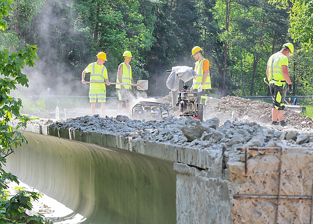 Dva mosty u Kfel budou hotové v prosinci, serpentiny se napřímí příští rok