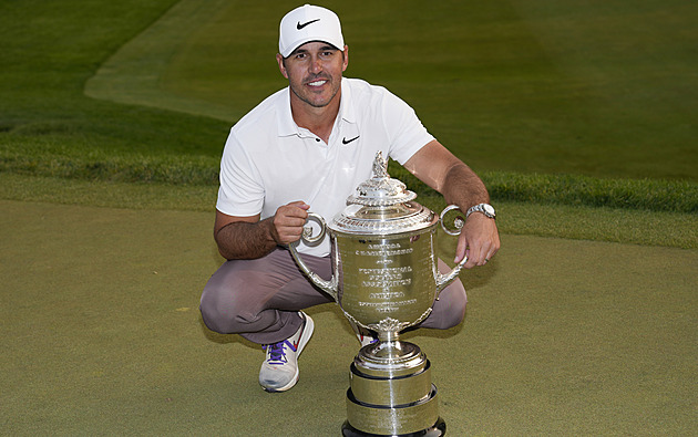 Americký golfista Koepka završil v Rochesteru hattrick v PGA Championship
