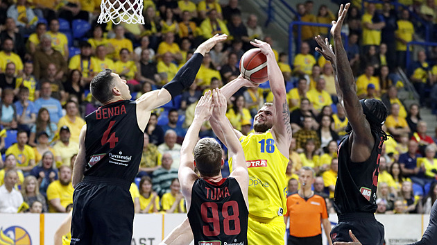 Basketbalisté Nymburka si výhrou v Opavě vynutili sedmý zápas