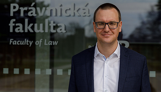 Dohodáři jsou pozůstatkem socialismu, nemají nárok skoro na nic, říká právník