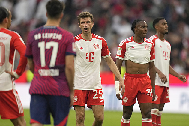 Bayern srazily dvě penalty, doma podlehl Lipsku. Do čela může jít Dortmund