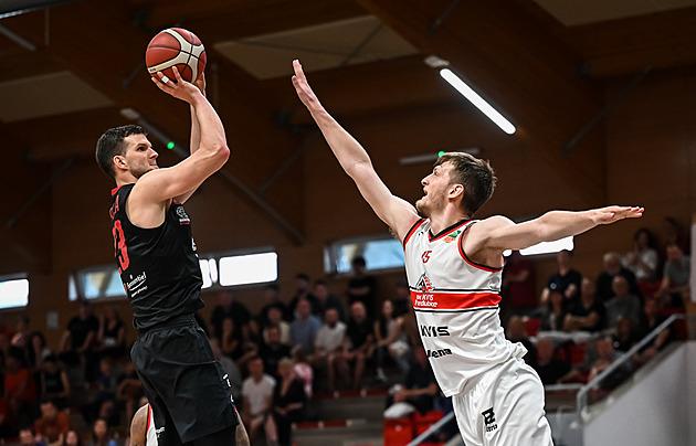 Basketbalista Palyza přestoupil po konci v Nymburku do Glasgow