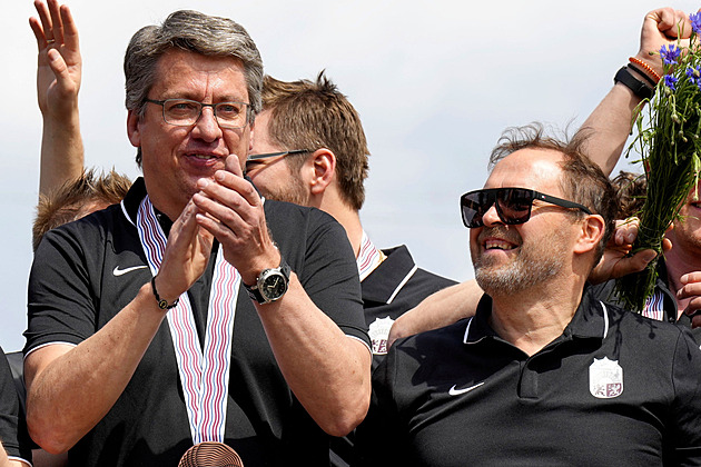 Lotyši v hokejové euforii vyhlásili svátek. Ruská menšina může jen přihlížet