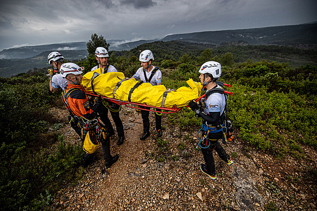 Překonávali obří jeřáb i hráz, hasiči získali stříbro na soutěži ve Francii
