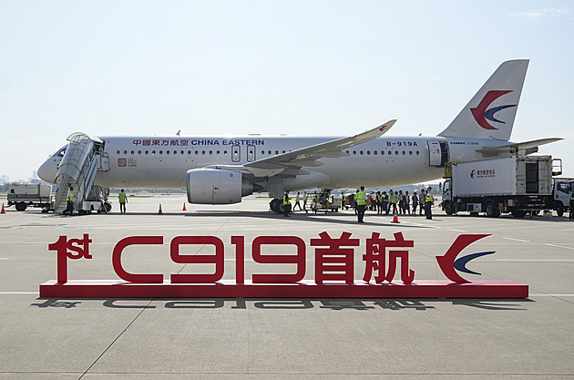 Čína poprvé nasadila na komerční let stroj C919, překonala „košilové ponížení“