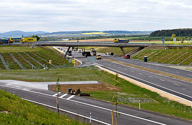 Řidičům se otevřel nový úsek přivaděče u Vysoké, zatím slouží jeden pás