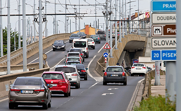 Trasu tisícovek aut změní od června oprava mostu Milénia v Plzni