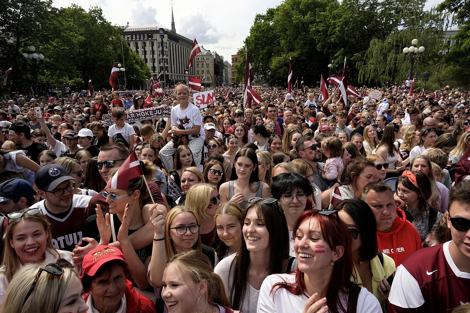 lsm.jpg4.us  rajce idnes Lotyši v hokejové euforii vyhlásili svátek. Ruská menšina může jen  přihlížet - iDNES.cz