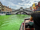 Fluorescenční skvrna zbarvila část Velkého kanálu a laguny v Benátkách do...