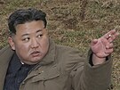 Severokorejský vdce Kim ong-un pihlíí testu rakety Hwasong -18 (13. dubna...