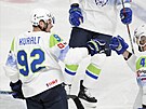 Slovinský hokejista Ane Kuralt slaví zásah proti Kazachstánu.