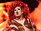 Vystupování drag queen se skládá z pantomimy, tance, monolog, zpvu, jeho...