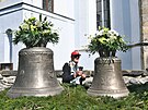 Zvon sv. Anny a sv. J�chyma p�ed vyzvednut�m