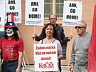 Bývalá poslankyn za KSM Marta Semelová na protestu proti podpisu obranné...